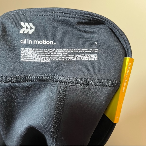 NWT All in Motion Contour Power Waist Mid Rise Shorts - Picture 6 of 11